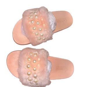Women’s Fuzzy Sandals